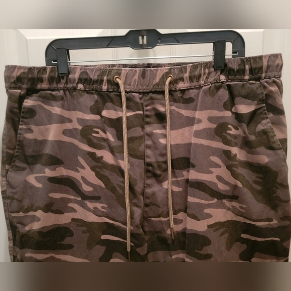 Across The Pond Signature Line Green Camo Mens Drawstring Jogger Pants - Size 2X - Picture 2 of 11